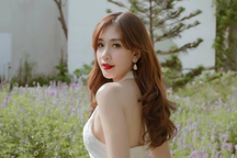 Nhan sắc xinh đẹp của MC Minh Đức dẫn lễ thượng cờ SEA Games 31