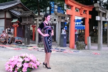 Người phụ nữ Tà ôi mang “xưởng dệt” trên vai đưa Zèng ra Thế giới