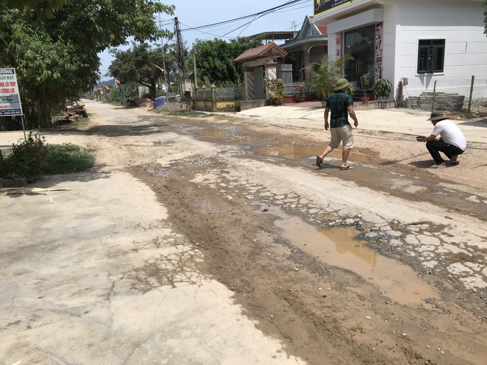 Nghệ An: Tỉnh lộ xuống cấp thê thảm, dân kêu trời không thấu! - 13 Nghệ An: Tỉnh lộ xuống cấp thê thảm, dân kêu trời không thấu! - 13
