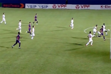 Tranh cãi gay gắt về quả phạt đền khó hiểu ở V-League
