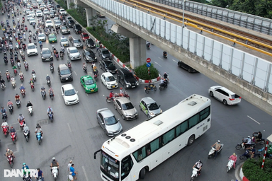 Gặp nhiều bất cập, đường Nguyễn Trãi có thông thoáng hơn sau khi phân làn?