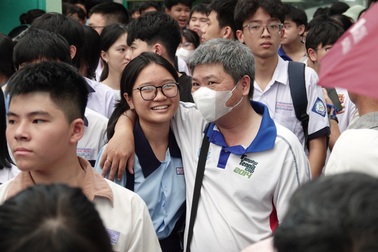 Đề văn lớp 10 Phổ thông Năng khiếu khai thác “nghịch lý của sự lựa chọn”