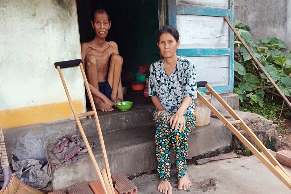 Thương người đàn ông gầy nhất vùng trong ngôi nhà 4 mảnh đời nghèo bền vững - 4 Thương người đàn ông gầy nhất vùng trong ngôi nhà 4 mảnh đời nghèo bền vững - 4