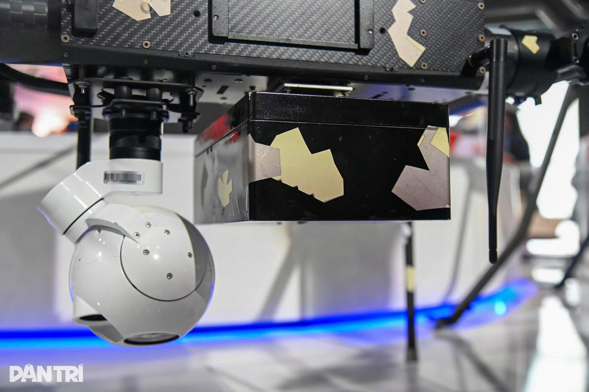 Đa dạng các loại drone công nghệ cao tại triển lãm 80 năm - 7 Đa dạng các loại drone công nghệ cao tại triển lãm 80 năm - 7