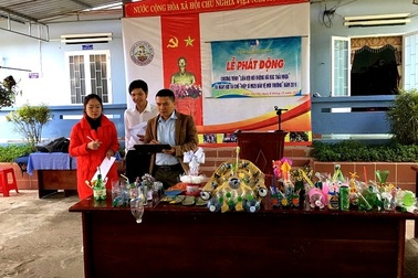 Học sinh miền núi Quảng Nam nói không với rác thải nhựa