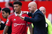 HLV Ten Hag nói về mâu thuẫn với Sancho, báo tin vui cho Man Utd