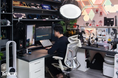 Góc làm việc hơn 100 triệu đồng "đắt xắt ra miếng" của 9X