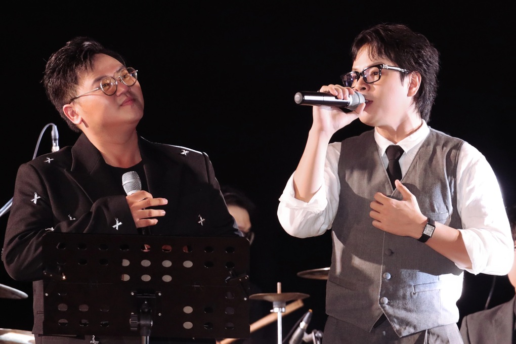 JayKii đưa cả gia đình đến ủng hộ ca sĩ trẻ, nhớ lại những ngày đầu đi hát - 2