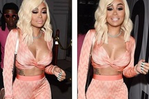 Vũ nữ thoát y khoe thân hình bốc lửa