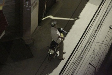 Giới trẻ bàn cách đối phó với kẻ biến thái thích khoe "hàng"