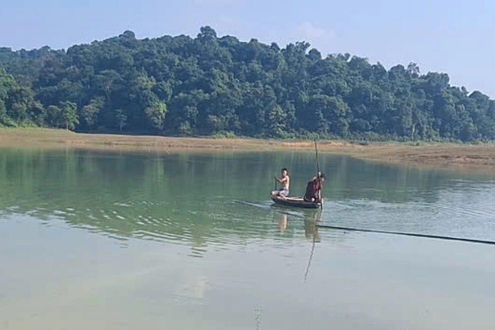 Lật thuyền trên hồ Sông Mực, 2 học sinh tử vong - 1 Lật thuyền trên hồ Sông Mực, 2 học sinh tử vong - 1