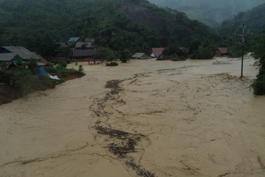 Lại lũ quét bất ngờ trong đêm, bản làng tan hoang 