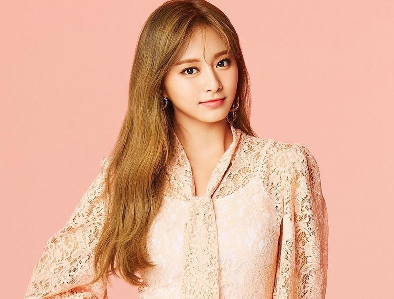 Hé lộ danh tính cô gái đẹp nhất thế giới năm 2021 - 8 Hé lộ danh tính cô gái đẹp nhất thế giới năm 2021 - 8