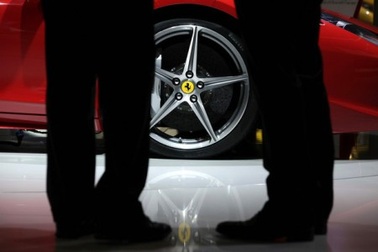 Nhà giàu Ý đua nhau bán siêu xe