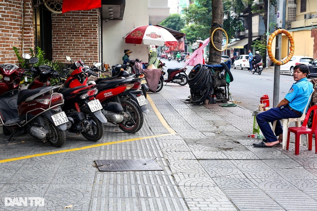 Chậm thu phí vỉa hè ở TPHCM, người đứng đầu đơn vị phải chịu trách nhiệm - 1 Chậm thu phí vỉa hè ở TPHCM, người đứng đầu đơn vị phải chịu trách nhiệm - 1
