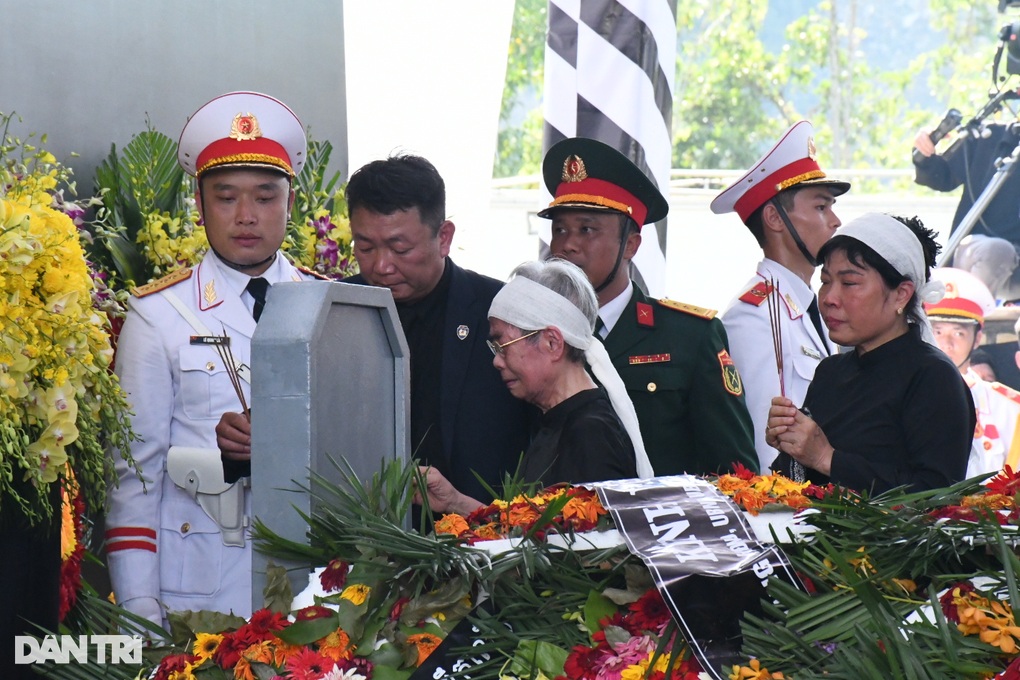 Nguyên Chủ tịch nước Trần Đức Lương yên nghỉ tại quê nhà Quảng Ngãi - 3