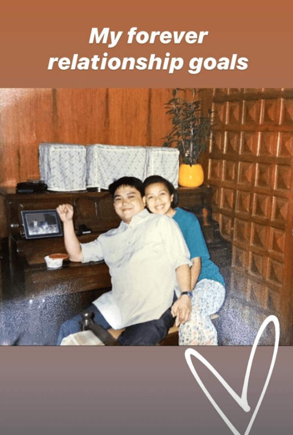 Người chồng qua đời vẫn tổ chức kỷ niệm lễ cưới, tặng hoa vợ hàng năm - 2 Người chồng qua đời vẫn tổ chức kỷ niệm lễ cưới, tặng hoa vợ hàng năm - 2