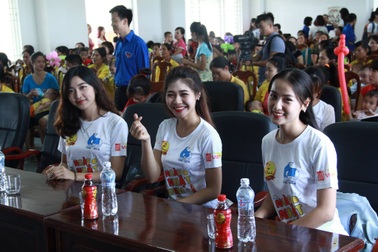 Top 3 Hoa khôi sinh viên Hà Nội đến với các bệnh nhi kém may mắn tại tỉnh Bắc Giang