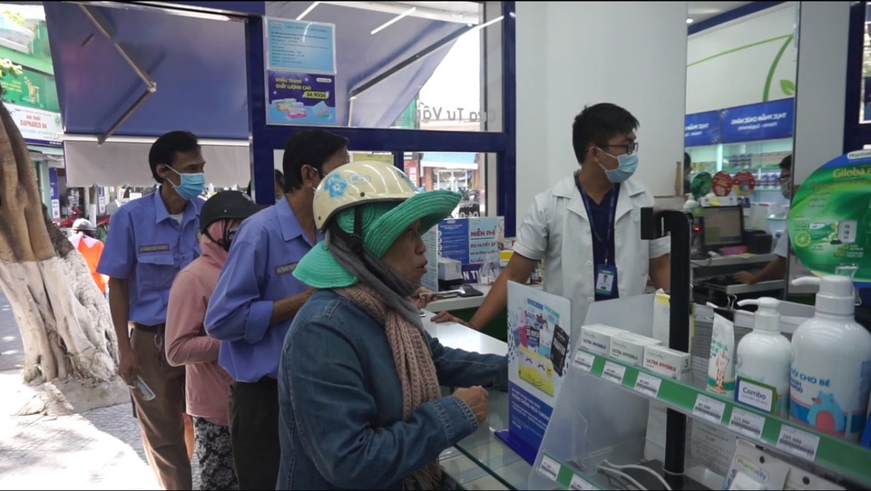Đà Nẵng: “Cháy” khẩu trang y tế sau ca bệnh nghi mắc Covid-19 - 1 Đà Nẵng: “Cháy” khẩu trang y tế sau ca bệnh nghi mắc Covid-19 - 1