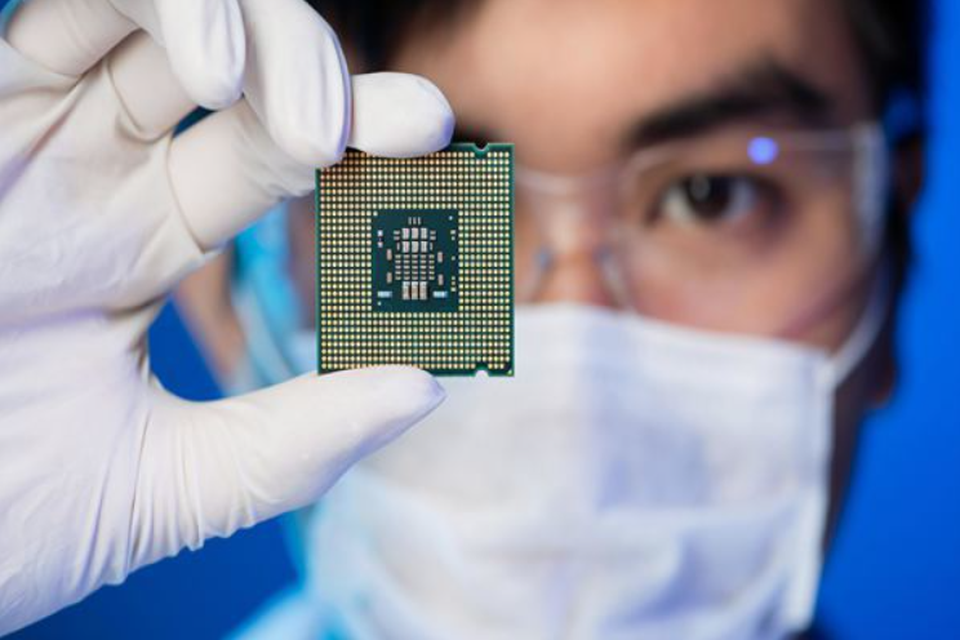 Vì sao một con chip tí hon lại đang khiến giới công nghệ toàn cầu lao đao? - 4 Vì sao một con chip tí hon lại đang khiến giới công nghệ toàn cầu lao đao? - 4