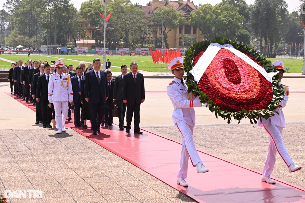 Tổng Bí thư, Chủ tịch Trung Quốc vào Lăng viếng Chủ tịch Hồ Chí Minh - 1 Tổng Bí thư, Chủ tịch Trung Quốc vào Lăng viếng Chủ tịch Hồ Chí Minh - 1