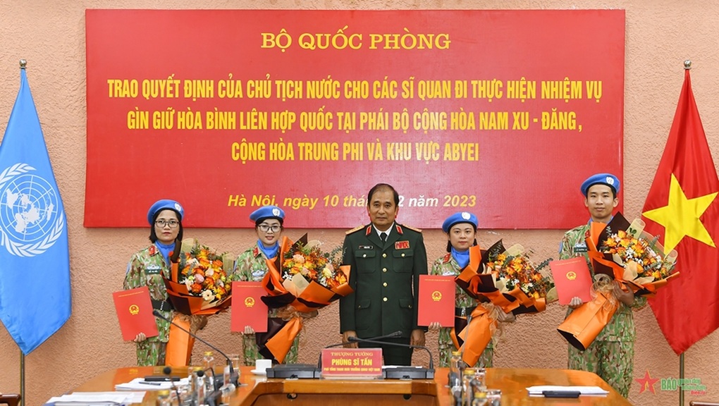 Chủ tịch nước cử 4 sĩ quan mũ nồi xanh sang châu Phi gìn giữ hòa bình - 1 Chủ tịch nước cử 4 sĩ quan mũ nồi xanh sang châu Phi gìn giữ hòa bình - 1