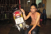 Hiệp sĩ SBC bắt gọn 2 tên cướp giật, “đá xế” trong mưa