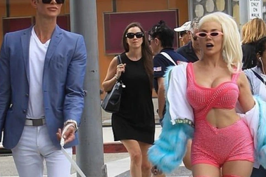 "Cô dâu tuổi teen" Courtney Stodden mặc táo bạo ra phố