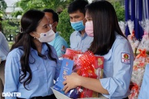 Tết sớm đến với học sinh đồng bào dân tộc thiểu số