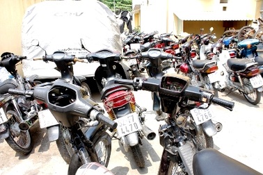 Bắt gần trăm phương tiện của "quái xế" tham gia "bão đêm"