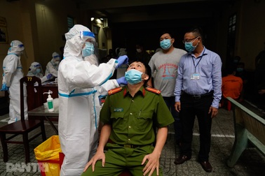 Xét nghiệm những người làm công việc cơ yếu ngoài quận Gò Vấp