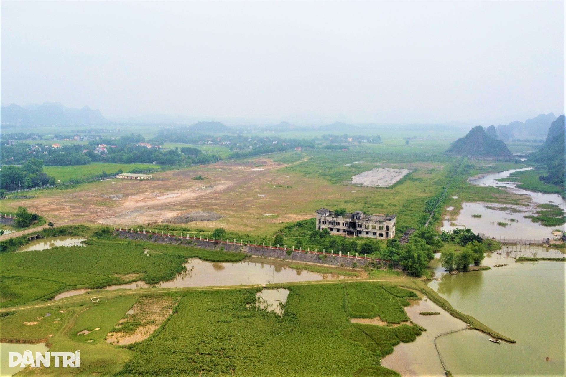 Khung cảnh hoang tàn của dự án 5.000 tỷ đồng đắp chiếu 15 năm - 1