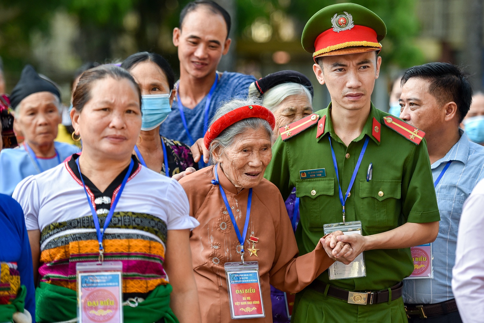 Đoàn 300 mẹ Việt Nam anh hùng xúc động vào Lăng viếng Bác - 24 Đoàn 300 mẹ Việt Nam anh hùng xúc động vào Lăng viếng Bác - 24