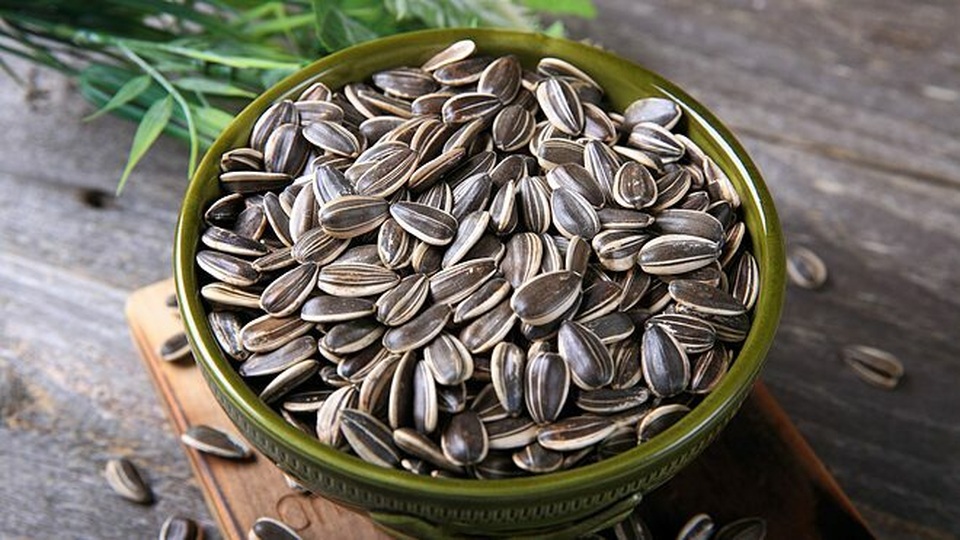 Những đặc sản Tết dễ gây hóc cho trẻ, bố mẹ cần chú ý - 2 Những đặc sản Tết dễ gây hóc cho trẻ, bố mẹ cần chú ý - 2