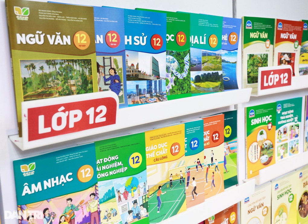 Điều chỉnh giá sách giáo khoa, giảm cao nhất 11,2% - 1 Điều chỉnh giá sách giáo khoa, giảm cao nhất 11,2% - 1