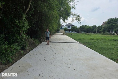 Đường bê tông bất ngờ xuất hiện chỉ sau một đêm, chính quyền không biết?