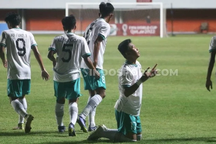 Thắng tưng bừng Singapore, Indonesia vượt lên trên U16 Việt Nam