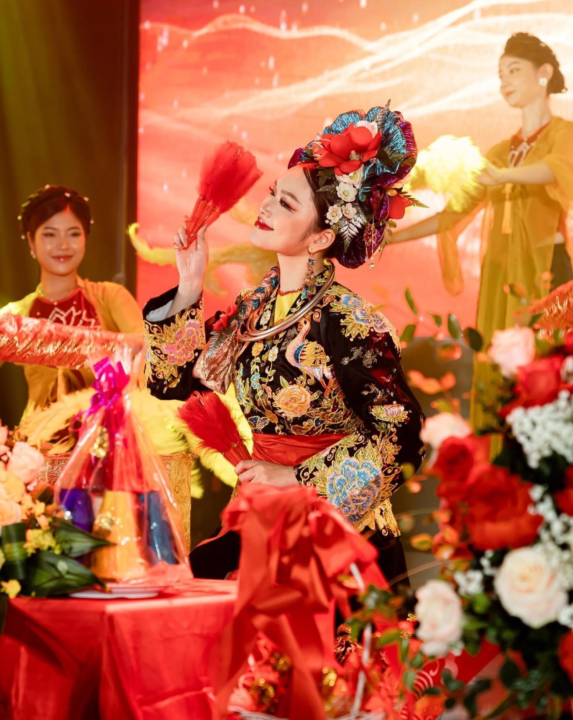 Nữ sinh Ngoại giao vinh dự được tặng hoa Thủ tướng Lào là ai? - 4 Nữ sinh Ngoại giao vinh dự được tặng hoa Thủ tướng Lào là ai? - 4