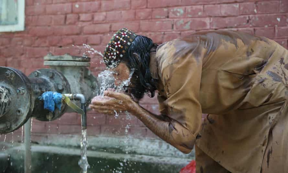 Người Ấn Độ, Pakistan sống trong cảnh nắng nóng như địa ngục - 1 Người Ấn Độ, Pakistan sống trong cảnh nắng nóng như địa ngục - 1