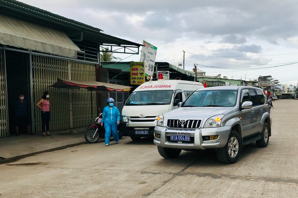 Hàng loạt trường hợp ra đường không đeo khẩu trang bị phạt 1 - 3 triệu đồng - 3