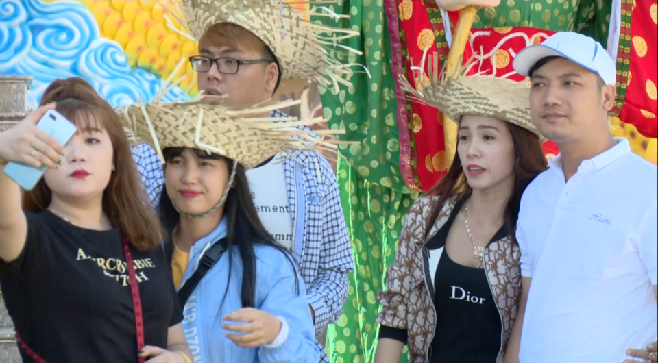 Suối Tiên, Thảo Cầm viên quá tải ngày mùng 2 Tết - 6 Suối Tiên, Thảo Cầm viên quá tải ngày mùng 2 Tết - 6