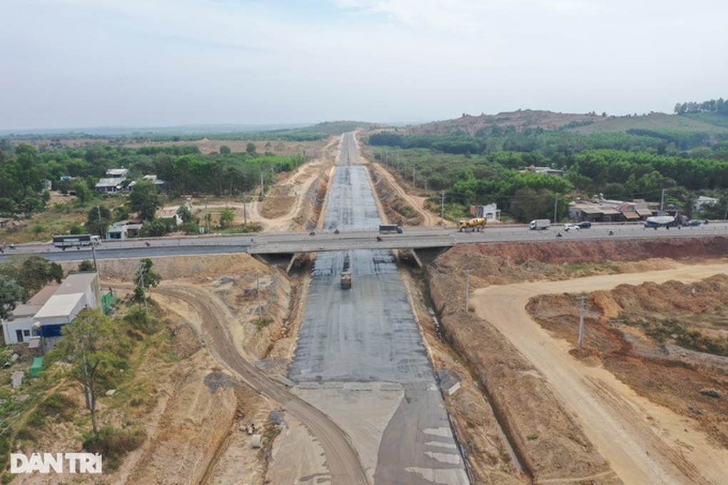 Cấp phép lại cho nhiều mỏ đất đắp để xây cao tốc Vĩnh Hảo - Phan Thiết - 1 Cấp phép lại cho nhiều mỏ đất đắp để xây cao tốc Vĩnh Hảo - Phan Thiết - 1