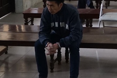 Bị hiếp dâm, thiếu nữ 16 tuổi nhiều lần dùng dao lam cắt tay tự tử