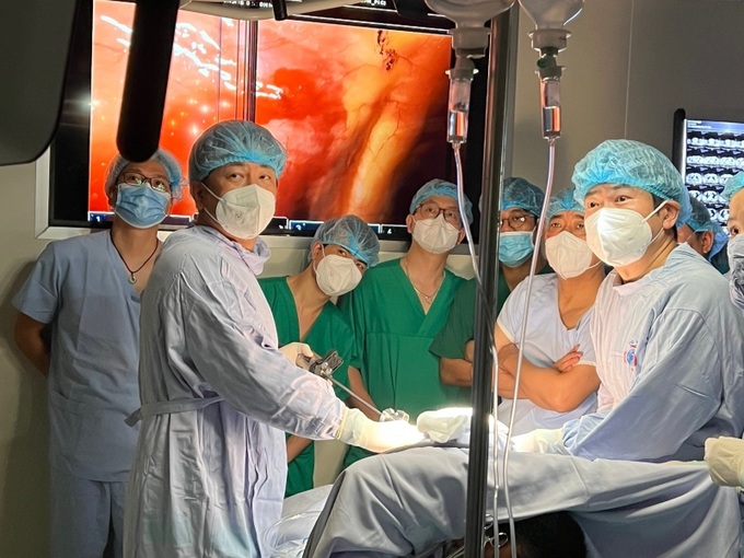 Các bác sỹ Bệnh viện K và chuyên gia Nhật Bản đã thực hiện 1 ca phẫu thuật bằng Robot điều trị ung thư phổi.