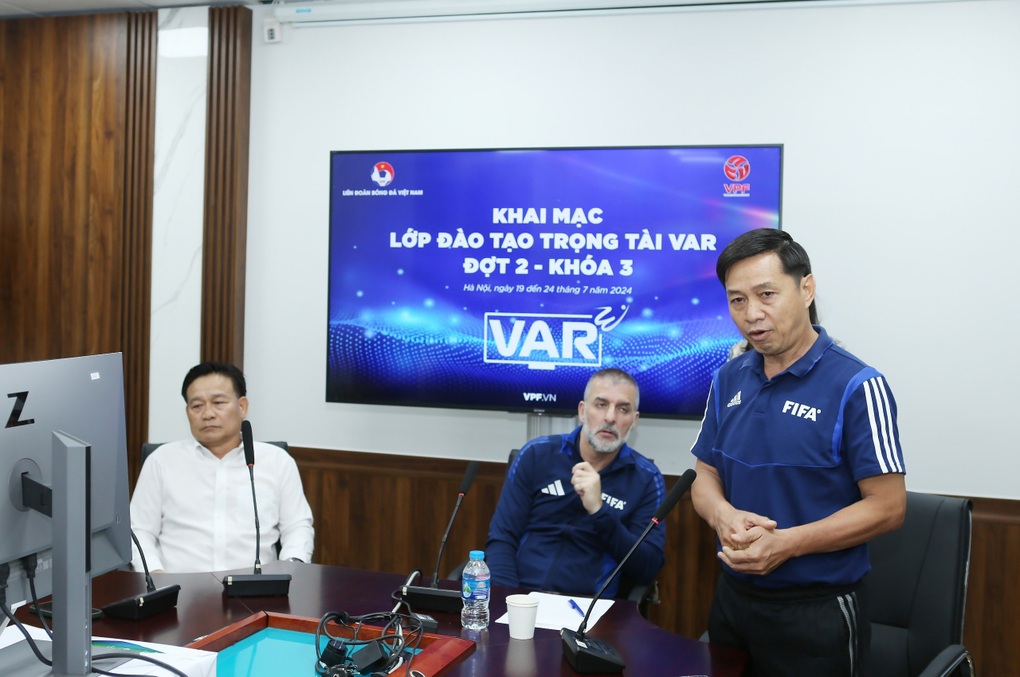 Khai mạc lớp đào tạo Trọng tài VAR khóa 3 - 1 Khai mạc lớp đào tạo Trọng tài VAR khóa 3 - 1