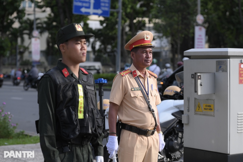 Công an TPHCM tăng cường an ninh Lễ kỷ niệm 50 năm thành phố mang tên Bác - 2 Công an TPHCM tăng cường an ninh Lễ kỷ niệm 50 năm thành phố mang tên Bác - 2