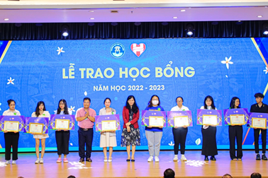 Đại học Văn Hiến dành 30 tỷ đồng cấp học bổng cho sinh viên