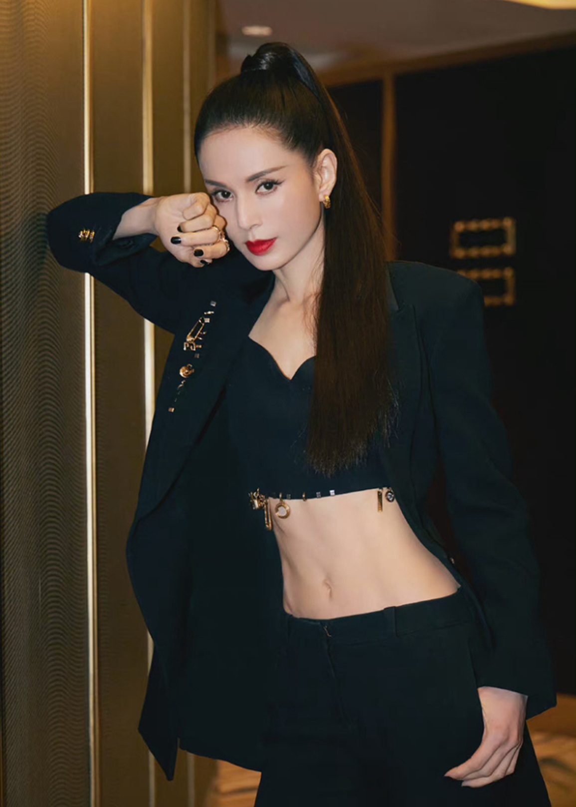 Lý Nhược Đồng tuổi 55: Nhan sắc nóng bỏng và quan điểm sống đáng ngưỡng mộ - 6 Lý Nhược Đồng tuổi 55: Nhan sắc nóng bỏng và quan điểm sống đáng ngưỡng mộ - 6