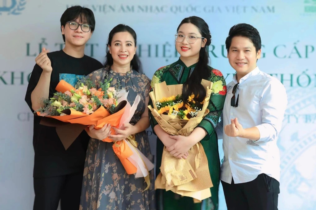 View - Trọng Tấn tuổi U50 : Hôn nhân viên mãn, thích trồng cây, uống trà | Báo Dân trí