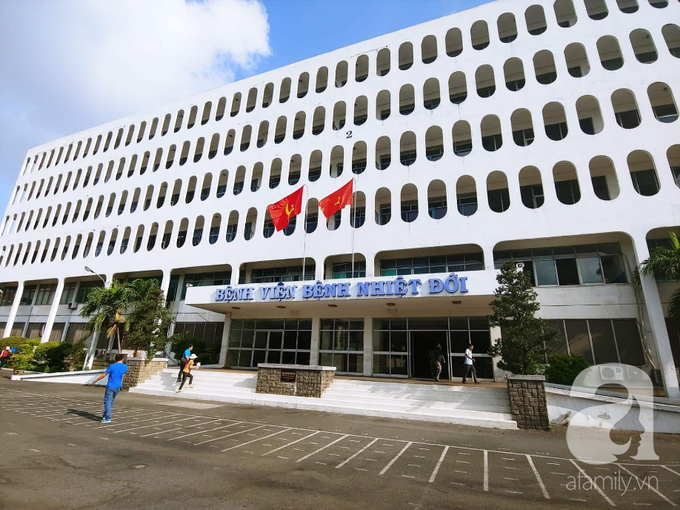 TP.HCM: Gã đàn ông bất ngờ dùng vật sắc nhọn tấn công, 10 người phải điều trị phơi nhiễm HIV - Ảnh 1. TP.HCM: Gã đàn ông bất ngờ dùng vật sắc nhọn tấn công, 10 người phải điều trị phơi nhiễm HIV - Ảnh 1.